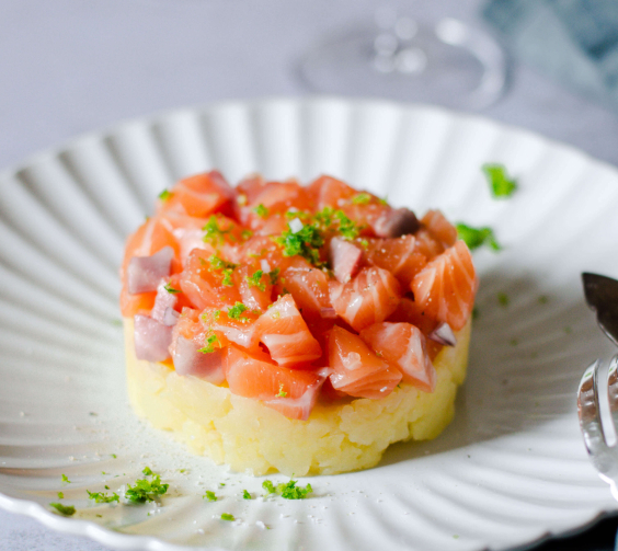 Tartare de pommes de terre et saumon