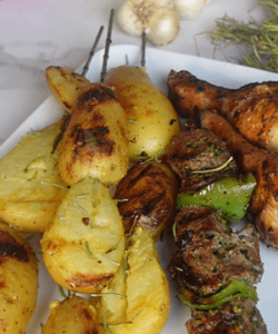 brochettes de pommes de terre marinées