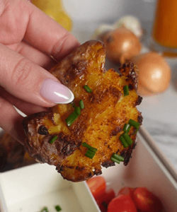 photo d'une smashed potatoes aux fines herbes